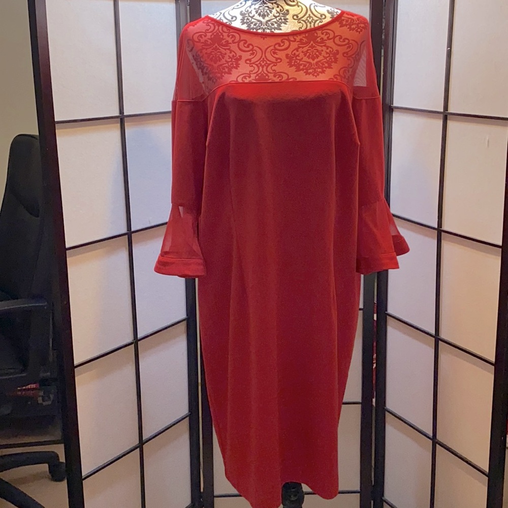 L’âne Bryant New Red fancy dress with flare at base of arms size 16!